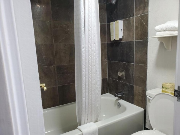 Relax Inn West Medical Center image 11