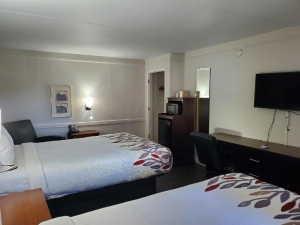 Relax Inn West Medical Center image 16