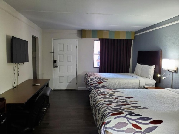 Relax Inn West Medical Center image 17