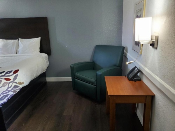 Relax Inn West Medical Center image 19