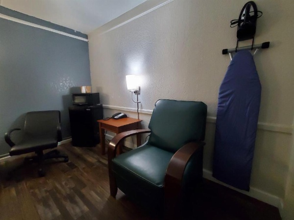 Relax Inn West Medical Center image 29