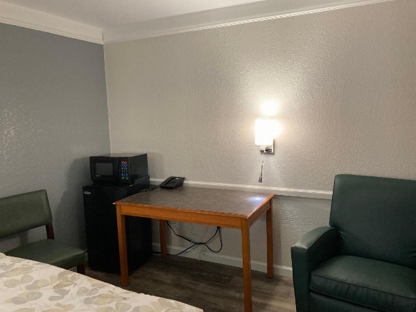Relax Inn West Medical Center image 5